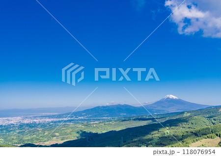 【静岡県】新緑が美しい十国峠、富士山眺望 118076954