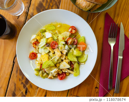 Vitamin summer salad of fresh vegetables, cucumber, tomato, dried crust and chicken meat fillet 118078674