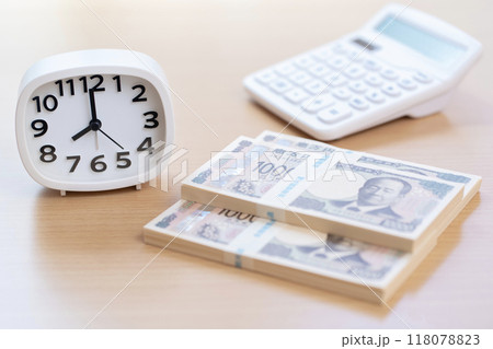 時計とお金　時間　8時　20時　8：00　20：00 118078823