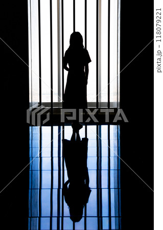 シルエット　女性　ポートレート 118079221