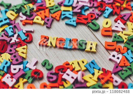 カラフルなENGLISHアルファベット 118082488