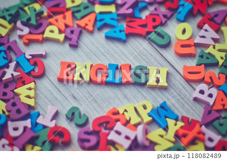 カラフルなENGLISHアルファベット 118082489