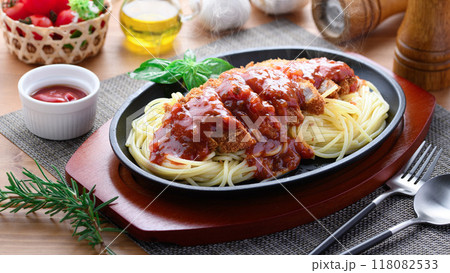 鉄板ナポリタンとカツレツ|洋食ランチのあつあつイメージ トンカツパスタ ( スパカツ ) 鉄板ナポリタンとカツレツ|洋食ランチのあつあつイメージ トンカツパスタ ( スパカツ ) 118082533