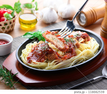 鉄板ナポリタンとカツレツ|洋食ランチのあつあつイメージ トンカツパスタ ( スパカツ ) 鉄板ナポリタンとカツレツ|洋食ランチのあつあつイメージ トンカツパスタ ( スパカツ ) 118082539