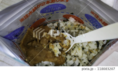 アルファ米 ワカメご飯とカレー アルファ米 ワカメご飯とカレー 118083207