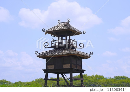 奈良　田原本町　 唐古・鍵遺跡（復元楼閣、やや拡大）（夏） 118083414