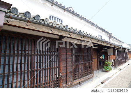 奈良 橿原市 今井町 音村家住宅(中町筋、東方向)(夏) 奈良 橿原市 今井町 音村家住宅(中町筋、東方向)(夏) 118083430