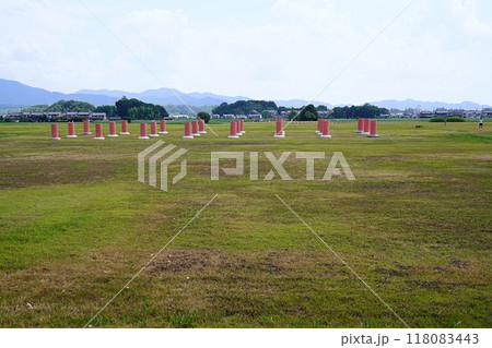 奈良、橿原市　藤原宮跡　朝堂院跡（南方向）（夏） 118083443