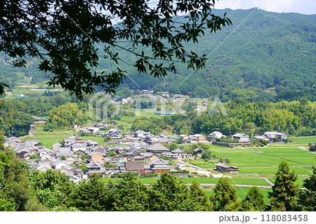奈良　明日香村　甘樫丘から見た明日香村（飛鳥寺、飛鳥坐神社）（東方向、夏） 118083458