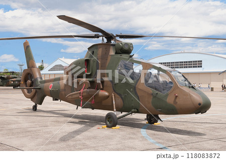 駐機場の陸上自衛隊OH-1観測ヘリコプター 118083872