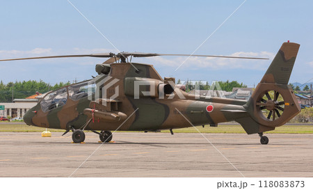 駐機場の陸上自衛隊OH-1観測ヘリコプター 118083873