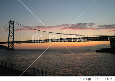明石海峡大橋の夕景 【 神戸市垂水区海岸通からの絶景 】 明石海峡大橋の夕景 【 神戸市垂水区海岸通からの絶景 】 118084182