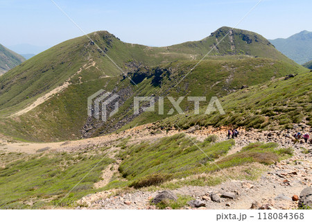 久住山から望む天狗ヶ城と中岳 118084368