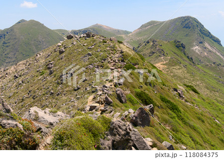 星生山から望む中岳、稲星山、久住山 118084375