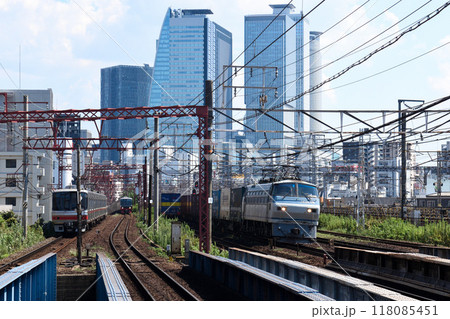 名駅のビル群と列車たち 118085451