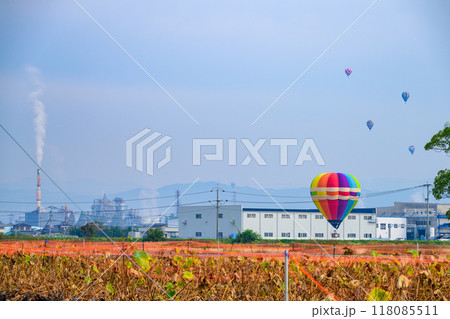 バルーン風景「佐賀インターナショナルバルーンフェスタ」(嘉瀬川河川敷周辺広場)佐賀県佐賀市 118085511
