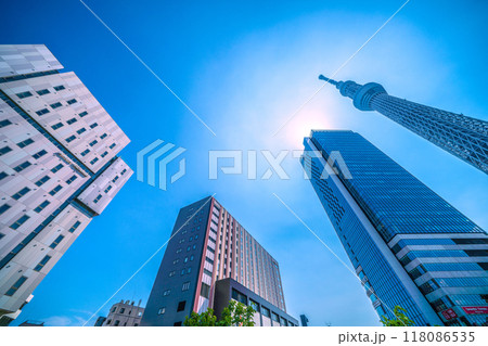 日本の東京都市景観 東京スカイツリーや太陽光、ホテルなどを望む＝9月6日 118086535