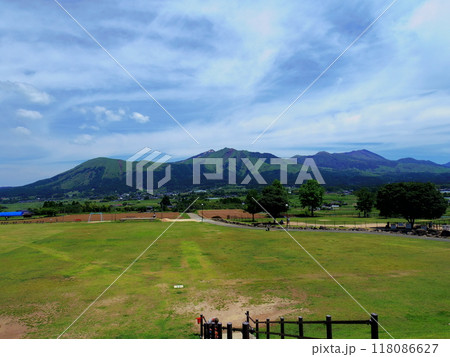 熊本県南阿蘇村より望む阿蘇五岳 118086627