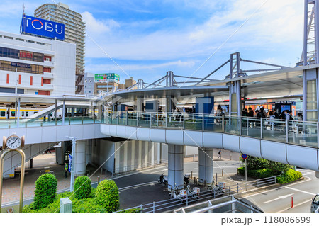 千葉県　船橋市　船橋駅前の都市風景（ペデストリアンデッキ） 118086699