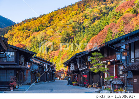 秋の奈良井宿 118086917