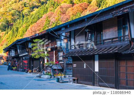 秋の奈良井宿 118086940