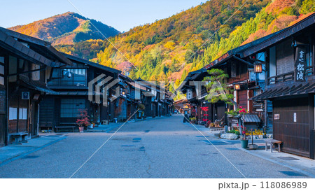 秋の奈良井宿 118086989