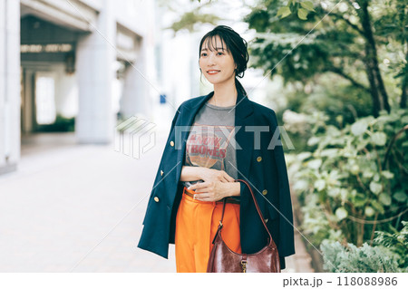 オシャレなビジネスウーマン 118088986