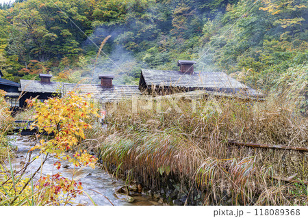 秋田県 乳頭温泉の紅葉風景 秋田県 乳頭温泉の紅葉風景 118089368