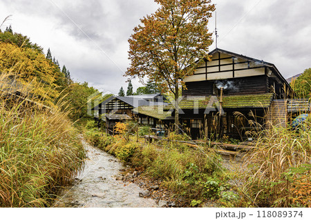 秋田県 乳頭温泉の紅葉風景 秋田県 乳頭温泉の紅葉風景 118089374