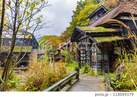 秋田県　乳頭温泉の紅葉風景 118089379