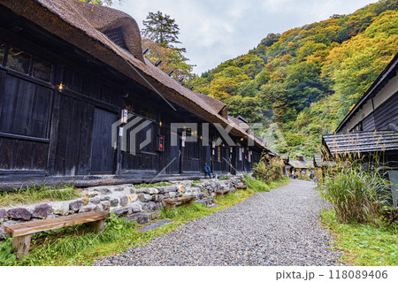 秋田県　乳頭温泉の紅葉風景 118089406