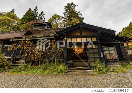 秋田県　乳頭温泉の紅葉風景 118089417
