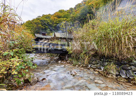 秋田県　乳頭温泉の紅葉風景 118089423