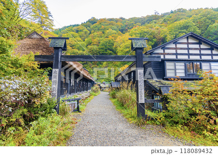 秋田県 乳頭温泉の紅葉風景 秋田県 乳頭温泉の紅葉風景 118089432