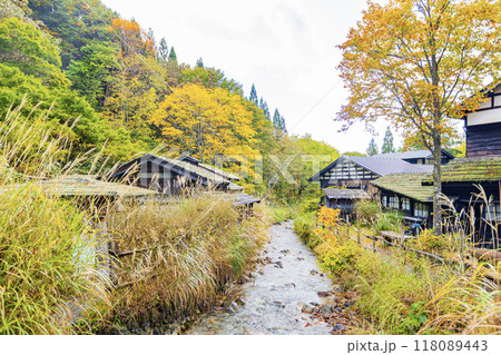 秋田県 乳頭温泉の紅葉風景 秋田県 乳頭温泉の紅葉風景 118089443