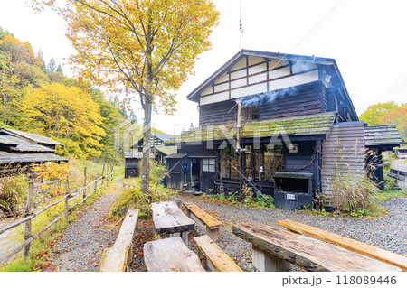 秋田県　乳頭温泉の紅葉風景 118089446