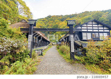 秋田県　乳頭温泉の紅葉風景 118089457