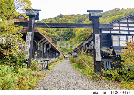 秋田県　乳頭温泉の紅葉風景 118089458