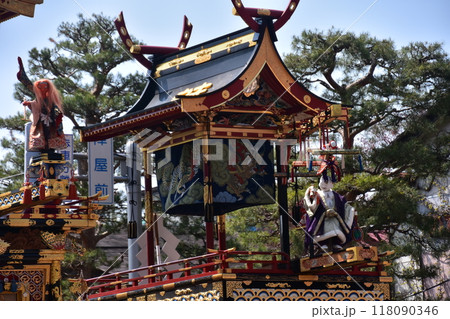 岐阜県高山市　2017年の高山祭屋台の総曳き揃え　55年振りの春秋の祭屋台の競演　秋のからくり人形 118090346