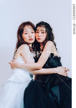 スタジオで同性カップルのウェディング撮影 スタジオで同性カップルのウェディング撮影 118090907