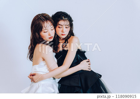 スタジオで同性カップルのウェディング撮影 スタジオで同性カップルのウェディング撮影 118090915