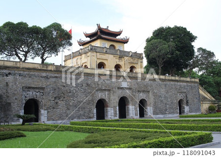 ベトナム・ハノイの世界遺産タンロン城跡のドアン門 ベトナム・ハノイの世界遺産タンロン城跡のドアン門 118091043