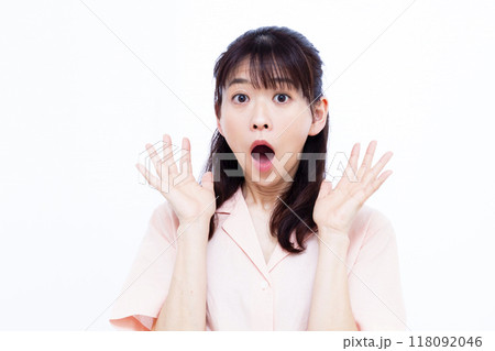 びっくり驚く女性 びっくり驚く女性 118092046
