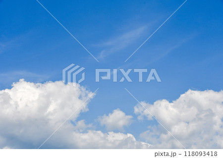 初秋の青空 118093418