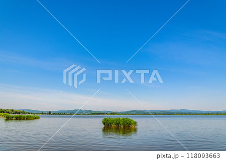 網走湖　さわやかな女満別湖畔 118093663