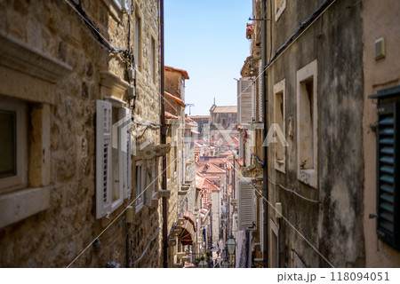 Staircased narrow cobblestone alley in the medieval old town of Dubrovnik in Dalmatia, Croatia 118094051