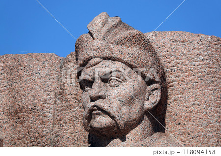 Kiev, Ukraine July 12, 2019: Monument "Friendship of the Ukrainian and Russian peoples" part of the monument to the Ukrainian people Kiev, Ukraine July 12, 2019: Monument "Friendship of the Ukrainian and Russian peoples" part of the monument to the Ukrainian people 118094158