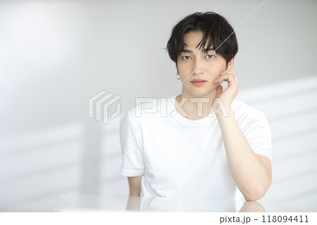 20代男性のビューティー 118094411
