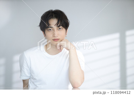 20代男性のビューティー 118094412
