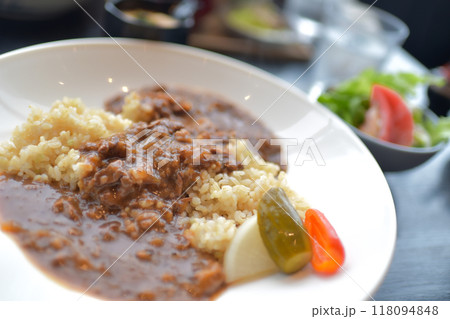 カレーとサラダ カレーとサラダ 118094848
